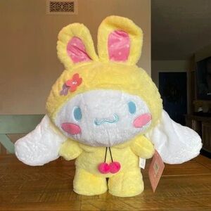 Hello kittty cinnamon roll.